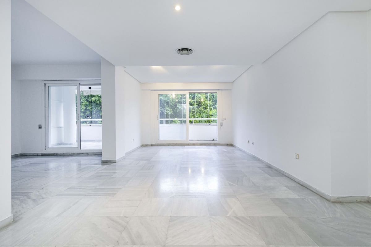 3 bedroom Apartment for sale in Marbella - € 679,900 (Ref: 9812582)