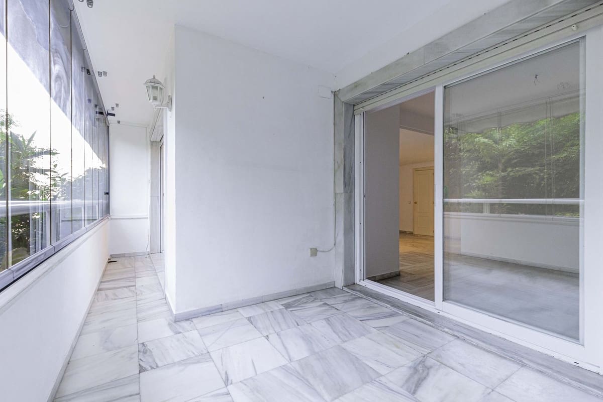 3 bedroom Apartment for sale in Marbella - € 679,900 (Ref: 9812582)