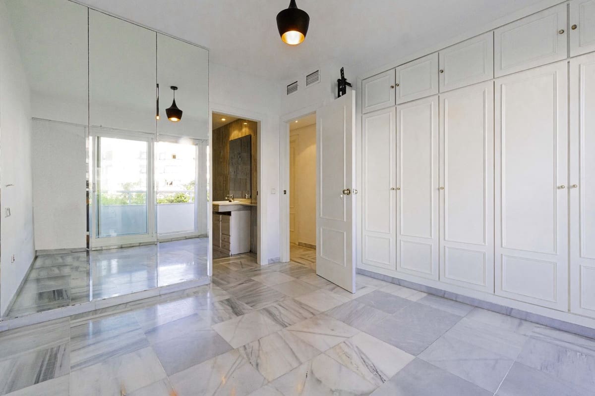 3 bedroom Apartment for sale in Marbella - € 679,900 (Ref: 9812582)