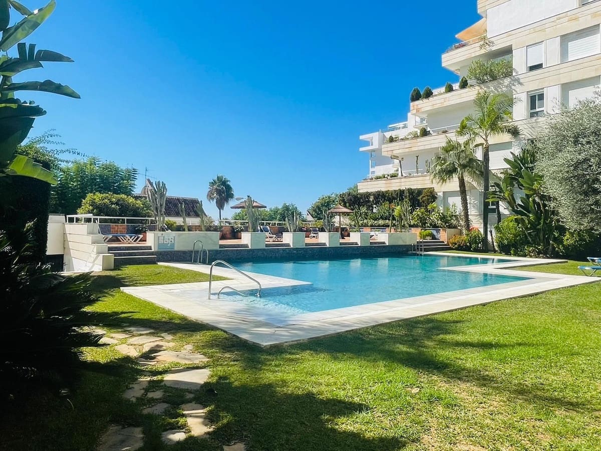 3 bedroom Apartment for sale in Marbella - € 679,900 (Ref: 9812582)