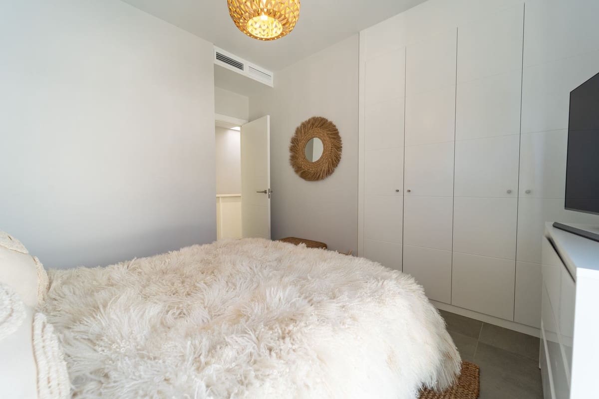 3 makuuhuone Huvila myytävänä paikassa Riviera del Sol mukana uima-altaan - 589 000 € (Ref: 9816406)