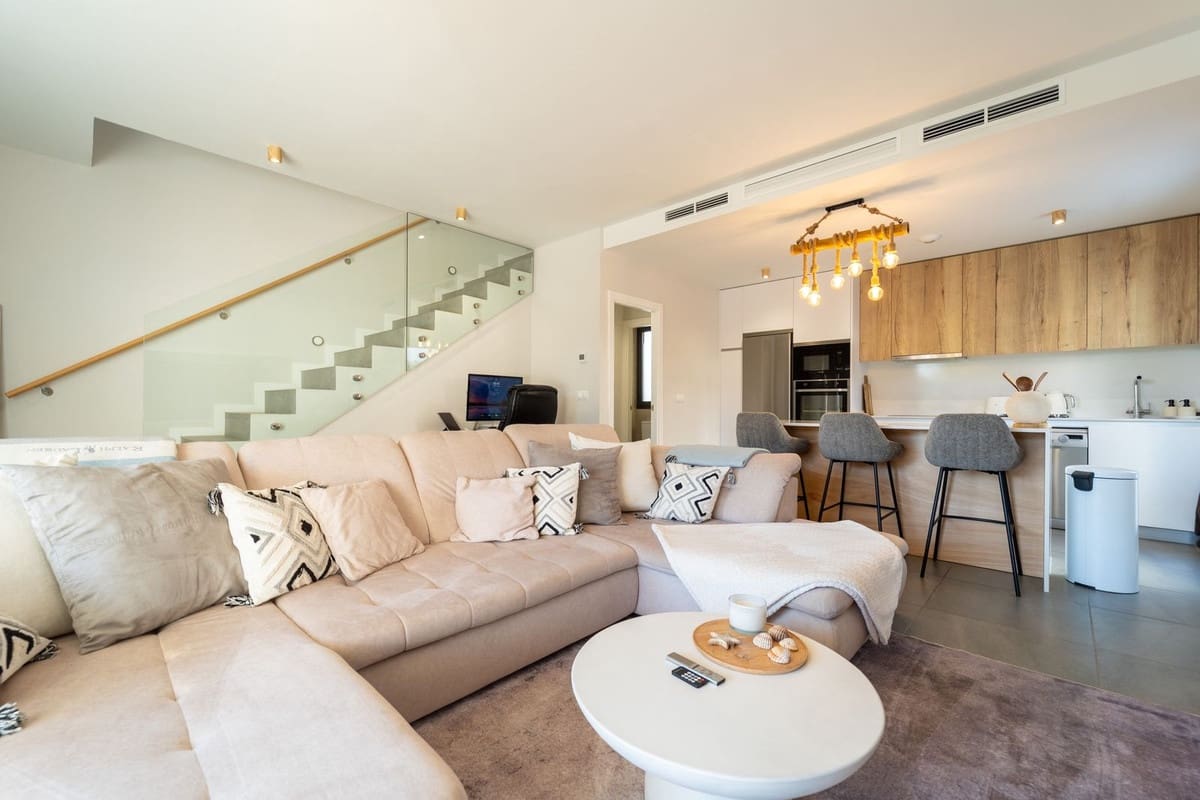 3 makuuhuone Huvila myytävänä paikassa Riviera del Sol mukana uima-altaan - 589 000 € (Ref: 9816406)