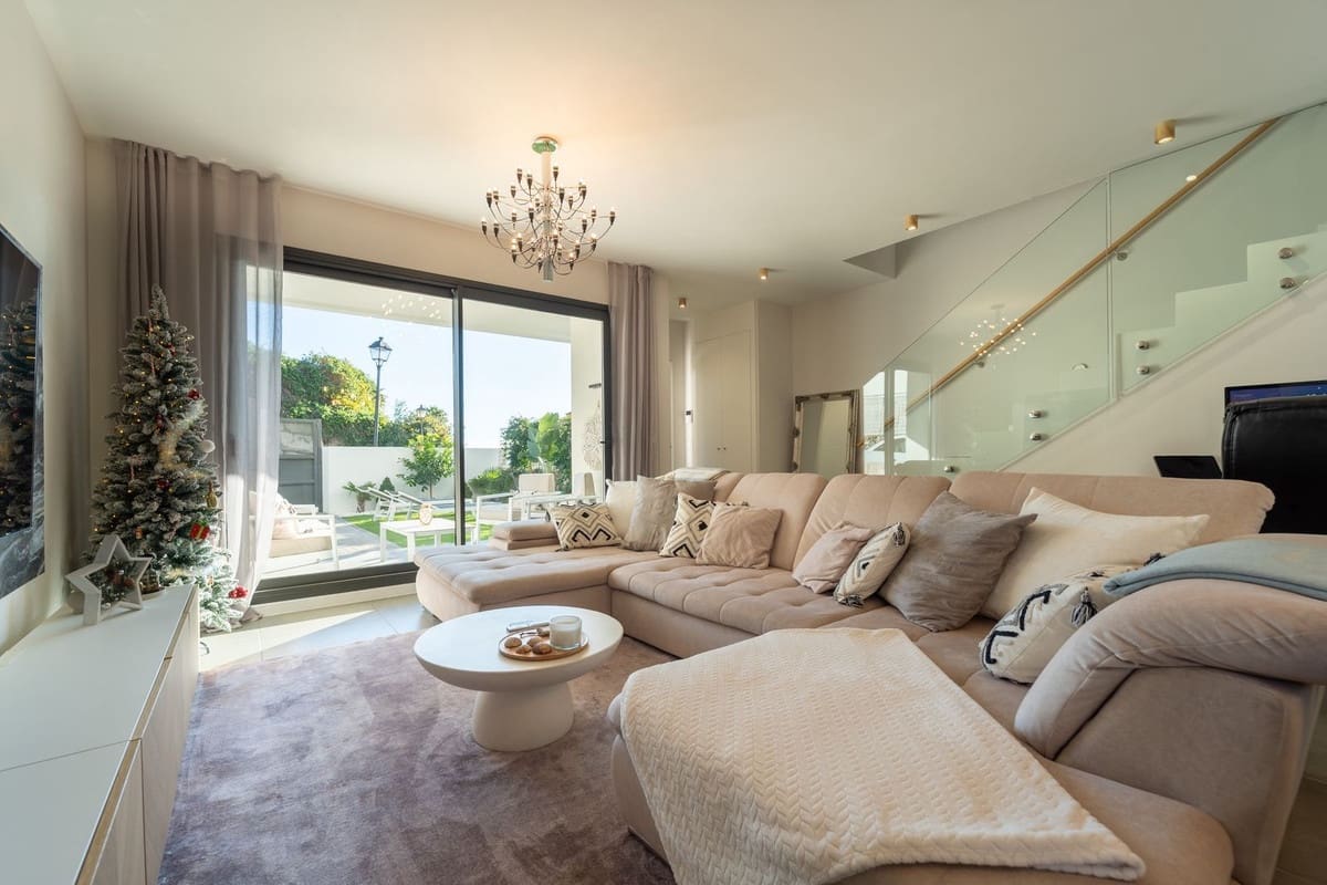 3 makuuhuone Huvila myytävänä paikassa Riviera del Sol mukana uima-altaan - 589 000 € (Ref: 9816406)
