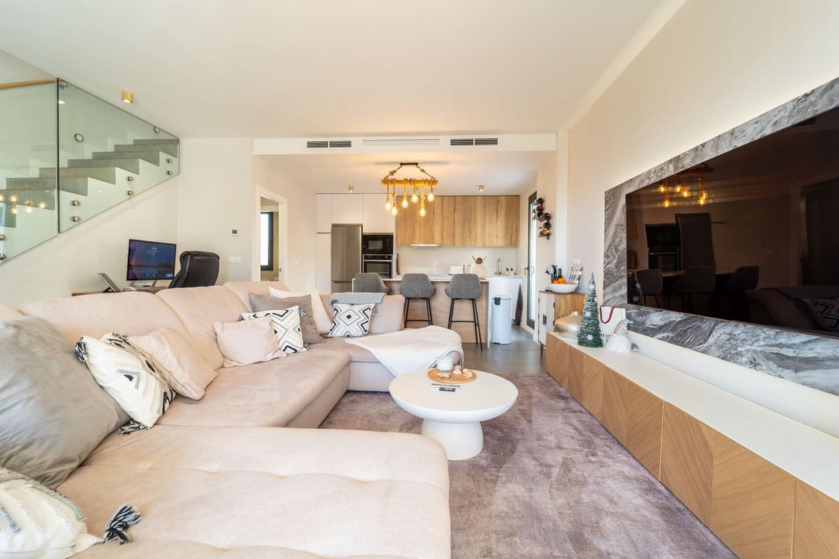 3 makuuhuone Huvila myytävänä paikassa Riviera del Sol mukana uima-altaan - 589 000 € (Ref: 9816406)
