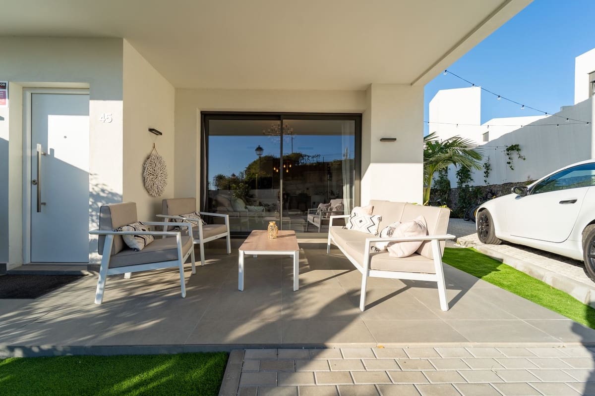 3 makuuhuone Huvila myytävänä paikassa Riviera del Sol mukana uima-altaan - 589 000 € (Ref: 9816406)