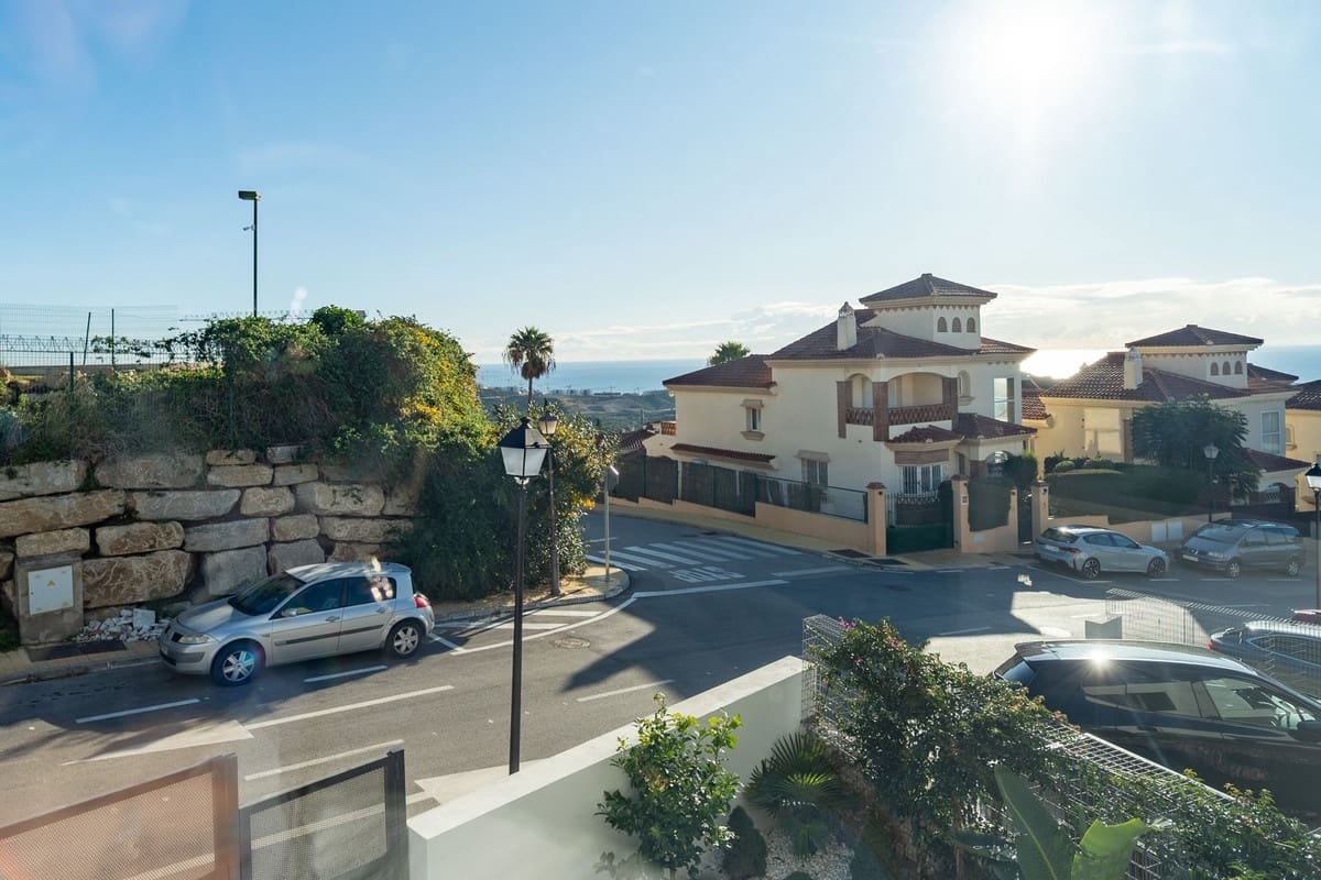 3 makuuhuone Huvila myytävänä paikassa Riviera del Sol mukana uima-altaan - 589 000 € (Ref: 9816406)