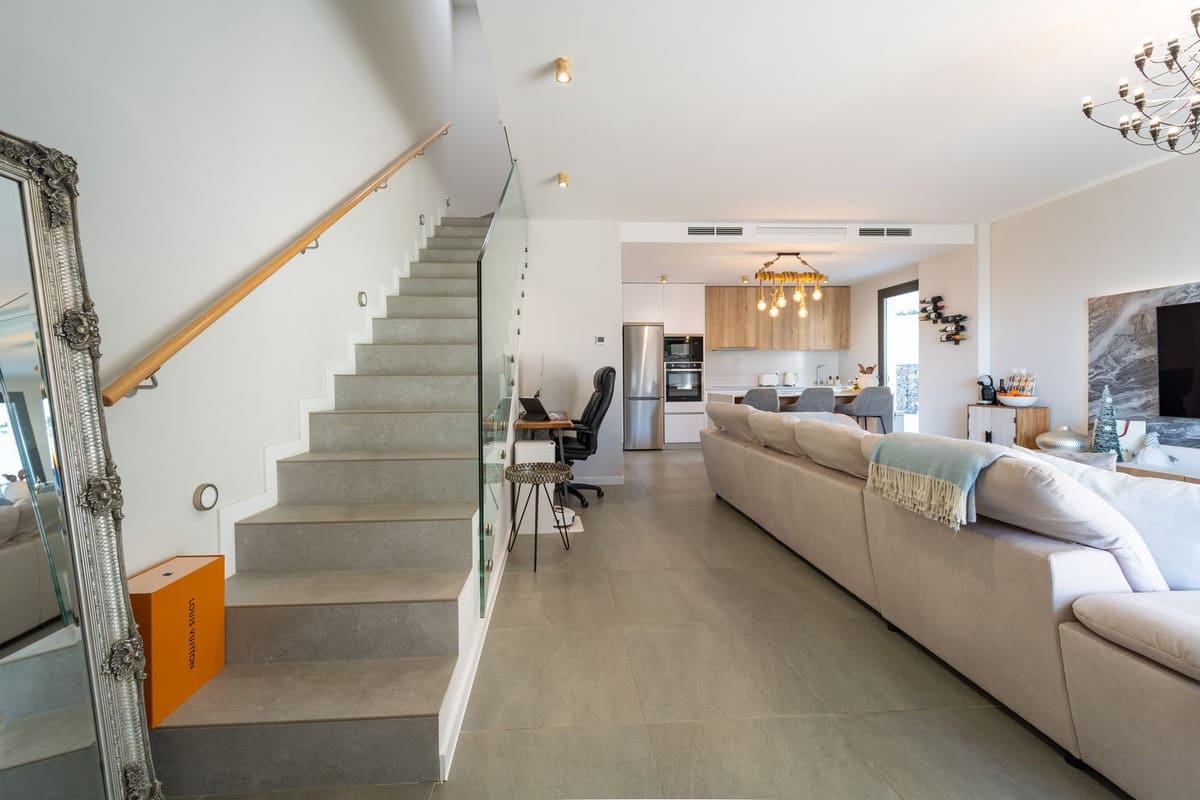 3 makuuhuone Huvila myytävänä paikassa Riviera del Sol mukana uima-altaan - 589 000 € (Ref: 9816406)