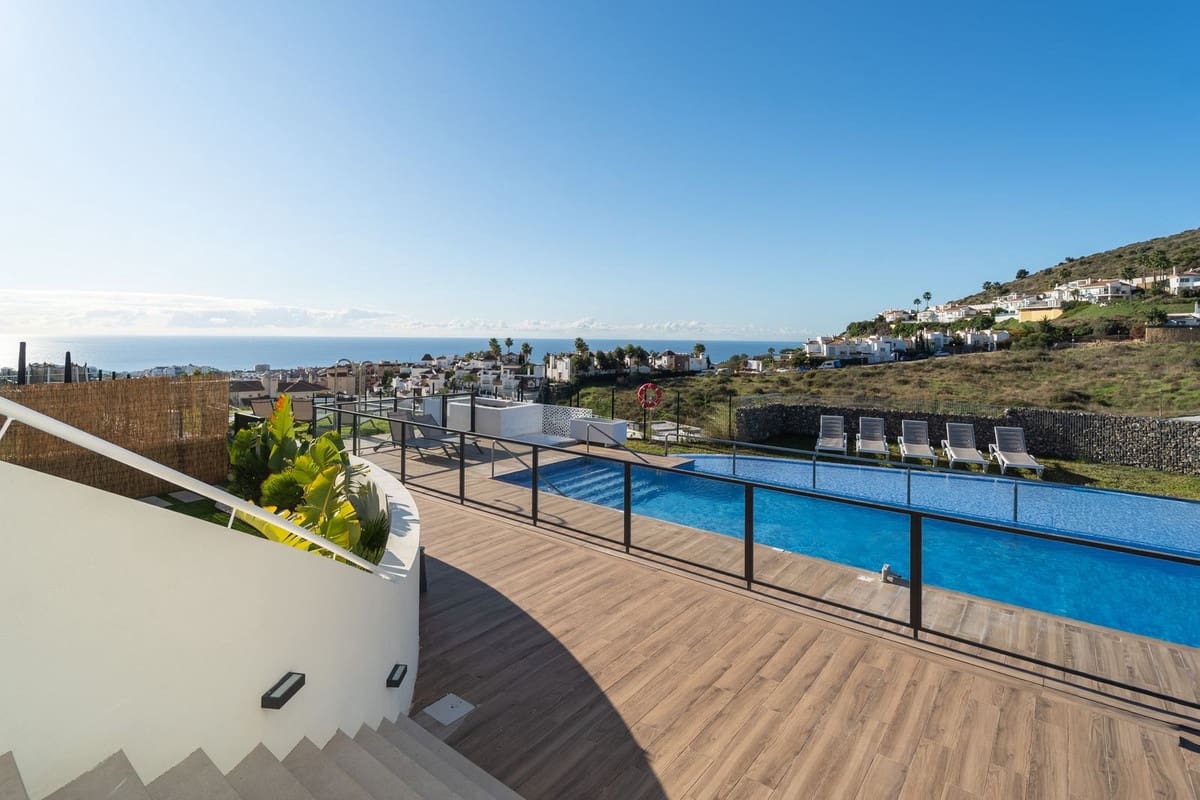 3 makuuhuone Huvila myytävänä paikassa Riviera del Sol mukana uima-altaan - 589 000 € (Ref: 9816406)