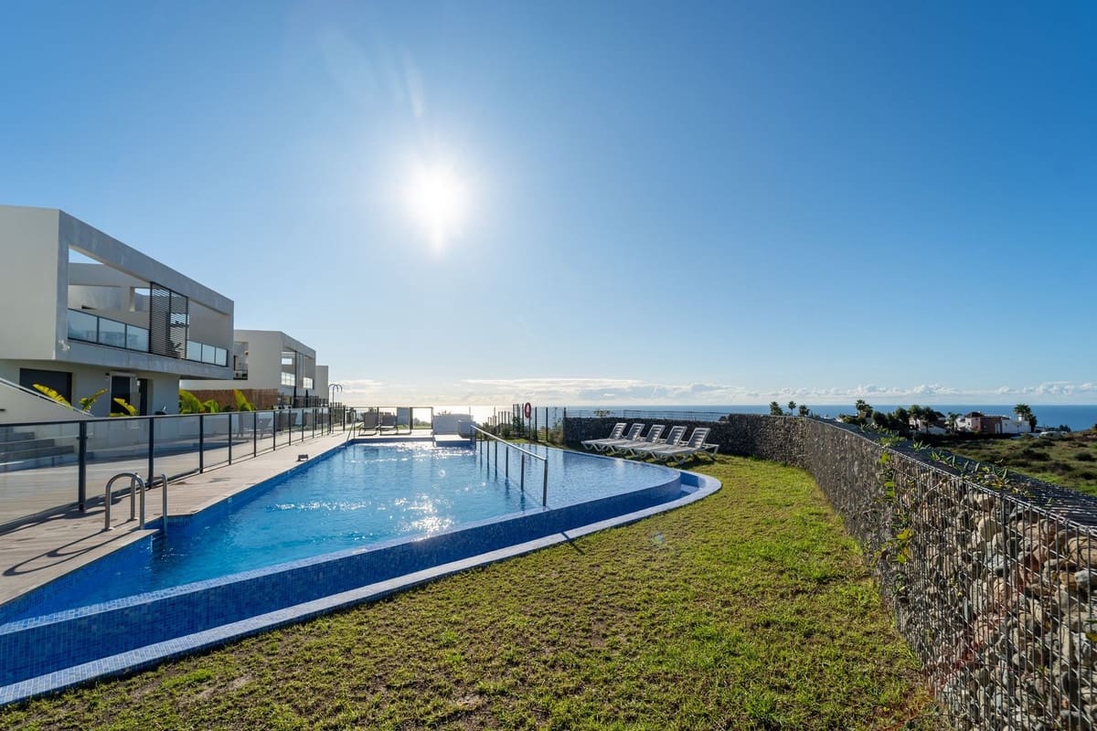 3 makuuhuone Huvila myytävänä paikassa Riviera del Sol mukana uima-altaan - 589 000 € (Ref: 9816406)