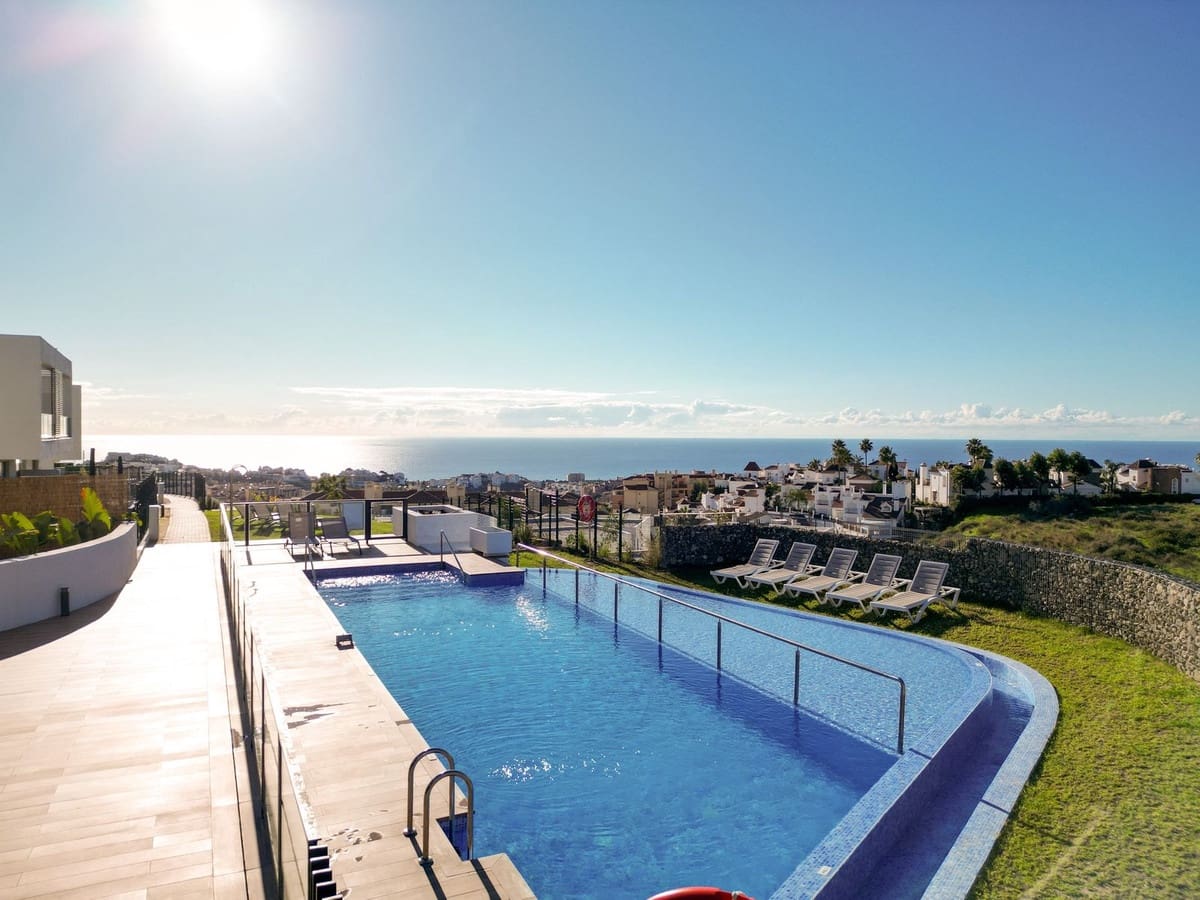 3 makuuhuone Huvila myytävänä paikassa Riviera del Sol mukana uima-altaan - 589 000 € (Ref: 9816406)