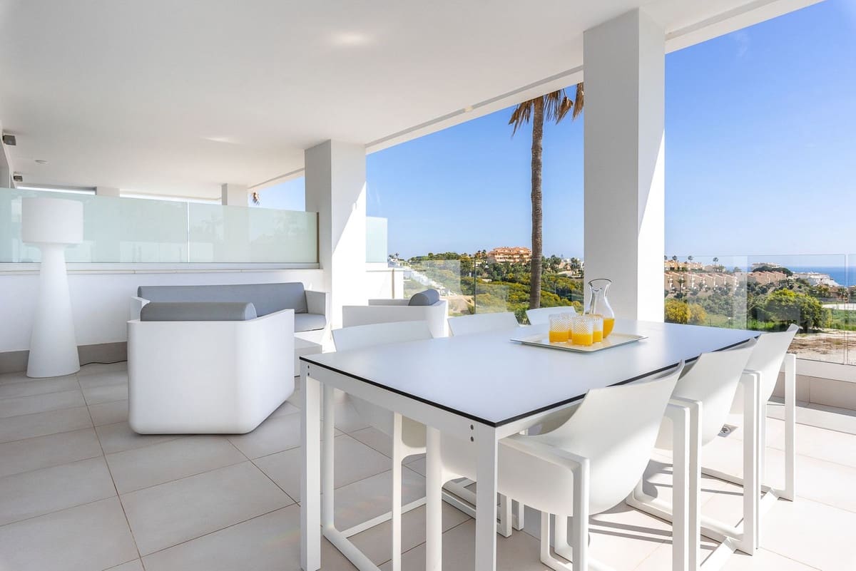 2 bedroom Apartment for sale in Mijas Costa with pool - € 645,000 (Ref: 9819229)