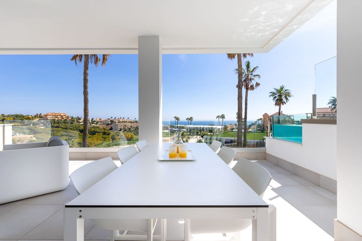 2 bedroom Apartment for sale in Mijas Costa with pool - € 645,000 (Ref: 9819229)