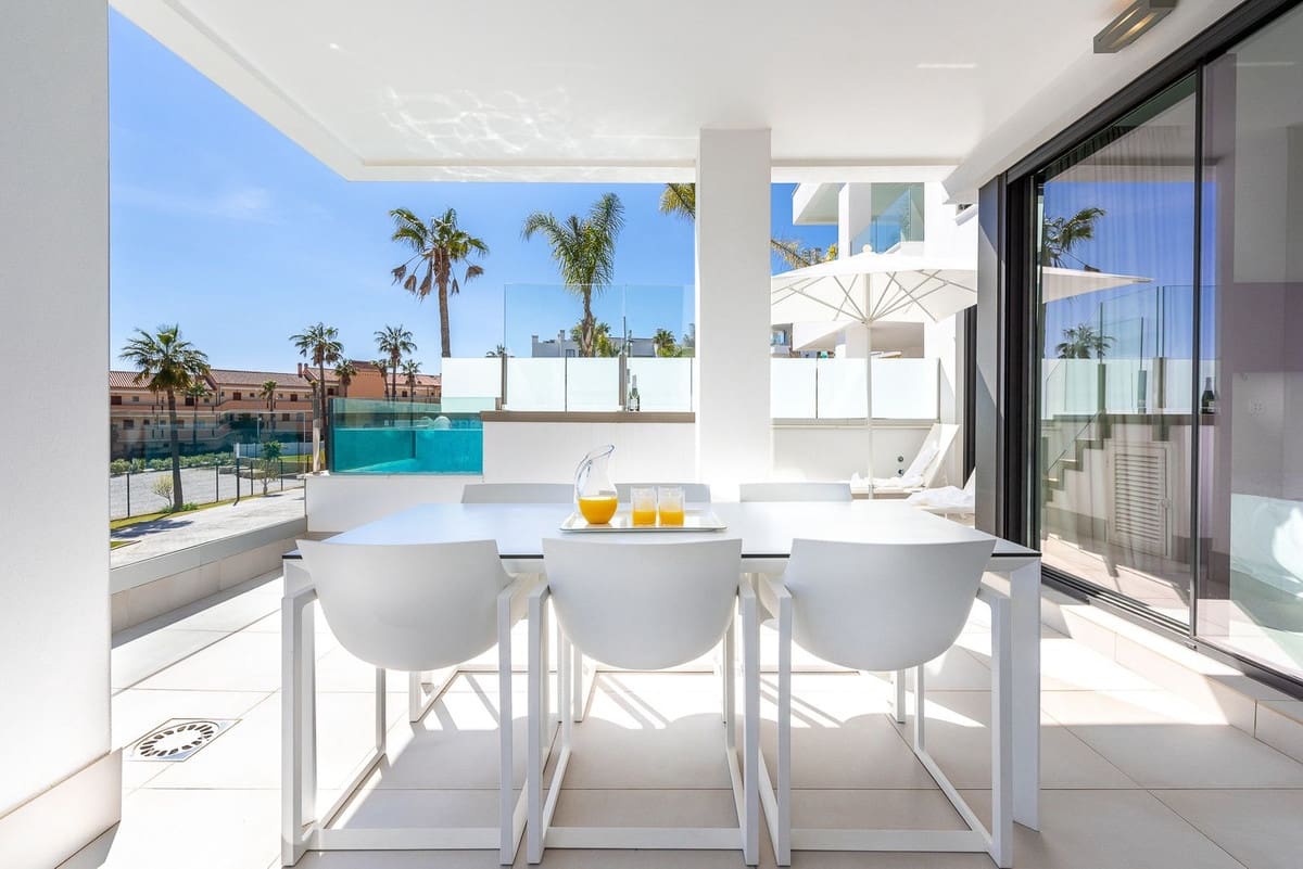 2 bedroom Apartment for sale in Mijas Costa with pool - € 645,000 (Ref: 9819229)