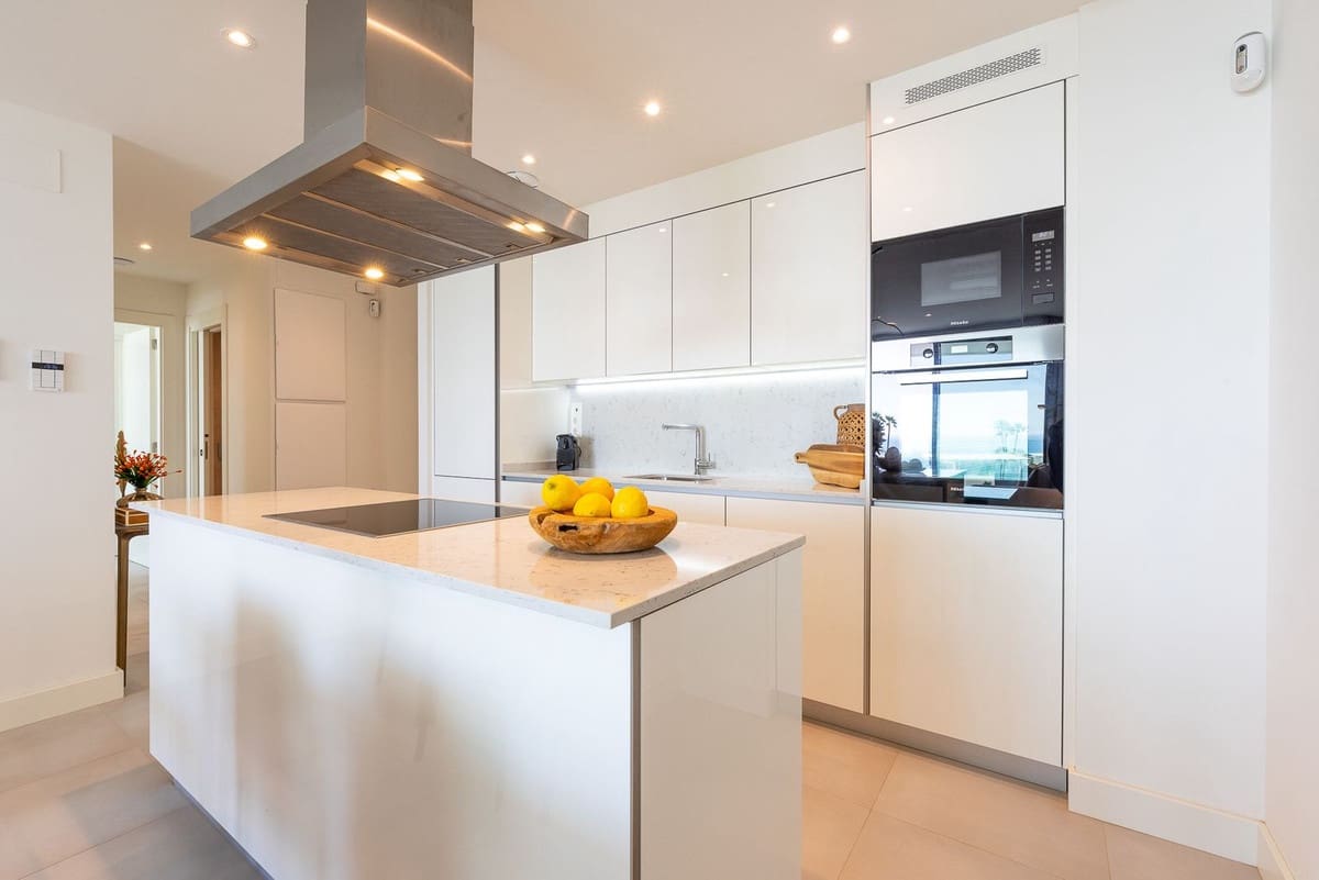 2 bedroom Apartment for sale in Mijas Costa with pool - € 645,000 (Ref: 9819229)