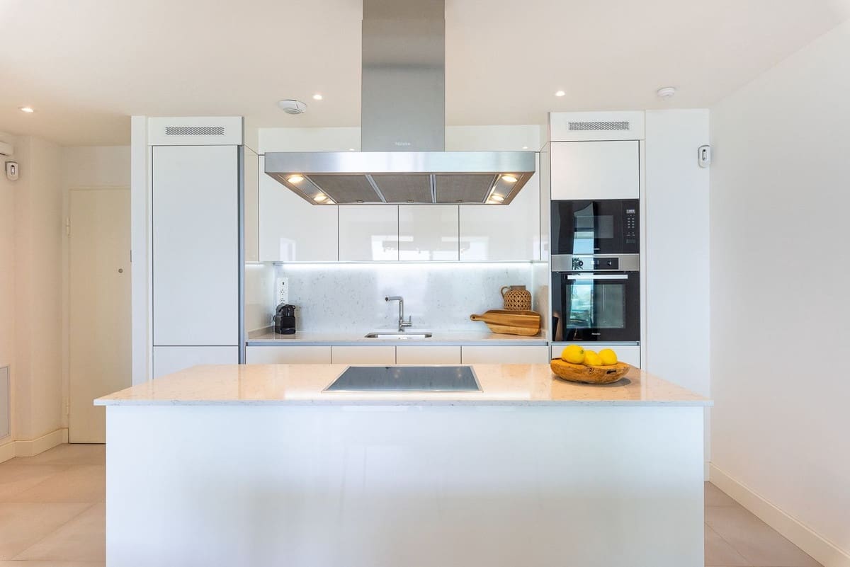 2 bedroom Apartment for sale in Mijas Costa with pool - € 645,000 (Ref: 9819229)