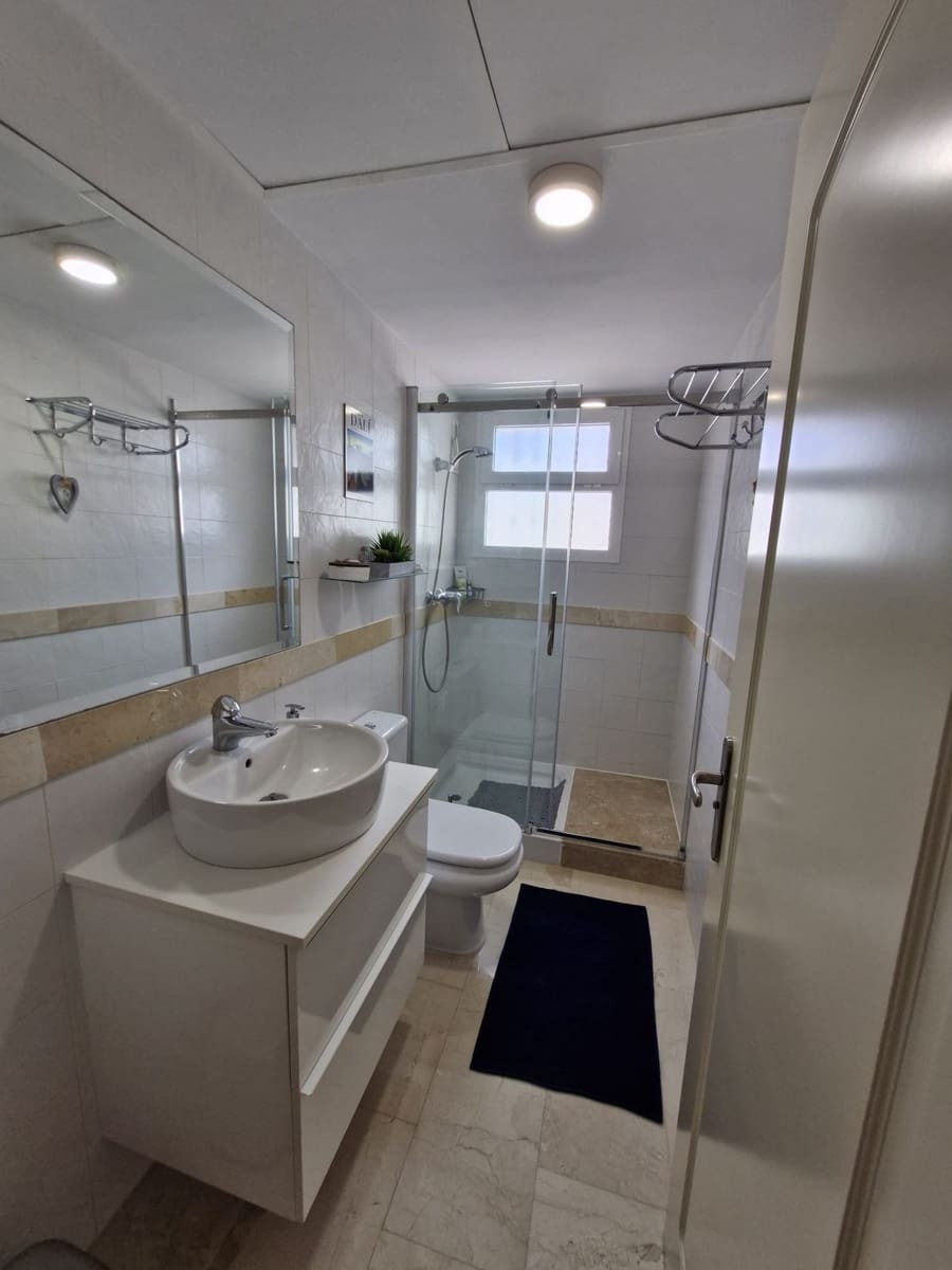 2 bedroom Apartment for sale in Sitio de Calahonda with pool - € 419,000 (Ref: 9819231)