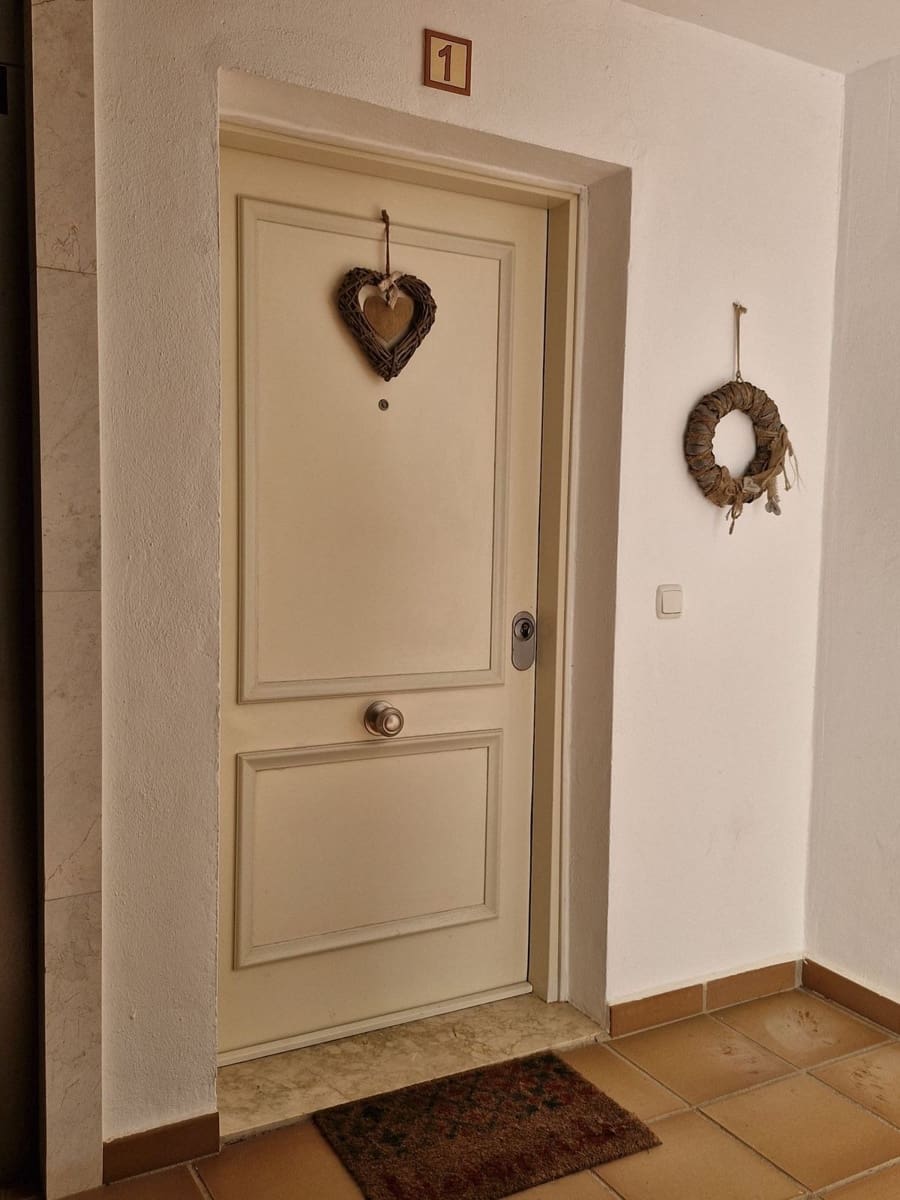 2 bedroom Apartment for sale in Sitio de Calahonda with pool - € 419,000 (Ref: 9819231)
