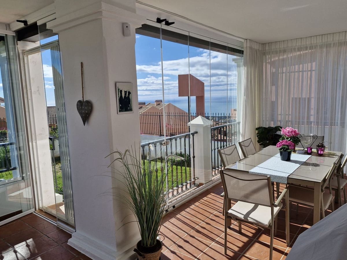 2 bedroom Apartment for sale in Sitio de Calahonda with pool - € 419,000 (Ref: 9819231)