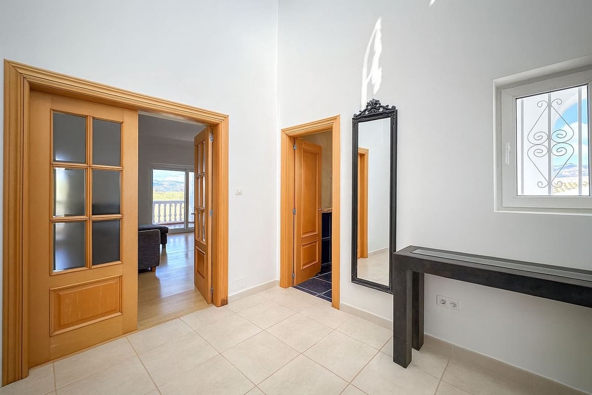 4 soveværelse Villa til salg i Mijas med swimmingpool - € 895.000 (Ref: 9821503)