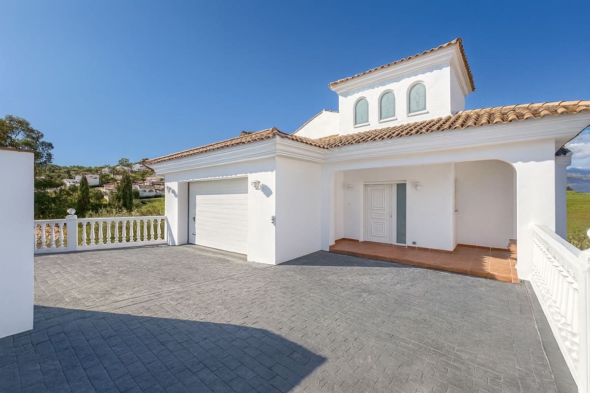 4 soveværelse Villa til salg i Mijas med swimmingpool - € 895.000 (Ref: 9821503)