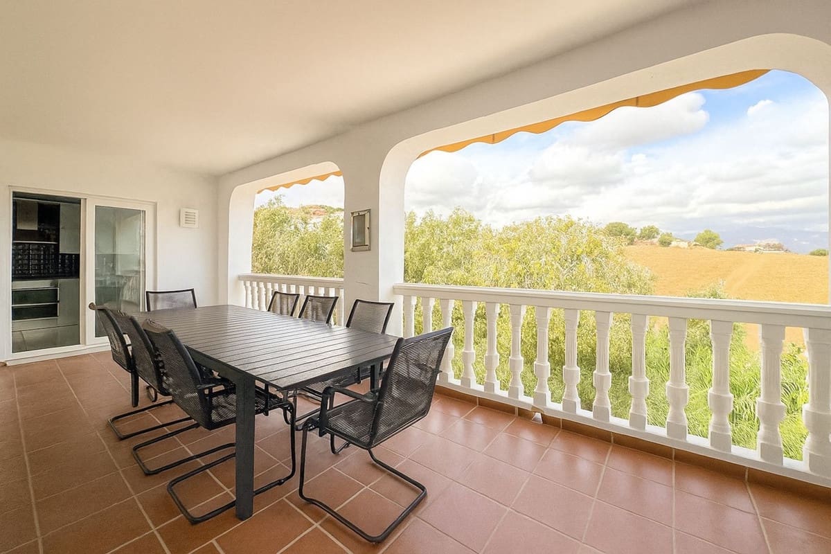 4 soveværelse Villa til salg i Mijas med swimmingpool - € 895.000 (Ref: 9821503)
