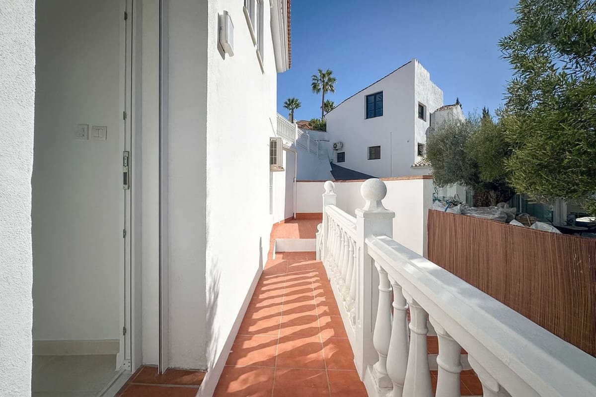 4 soveværelse Villa til salg i Mijas med swimmingpool - € 895.000 (Ref: 9821503)
