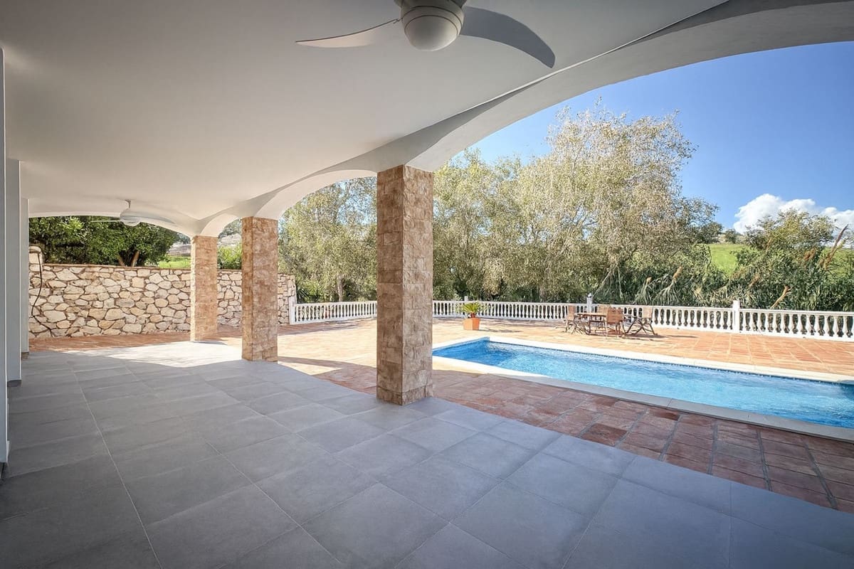 4 soveværelse Villa til salg i Mijas med swimmingpool - € 895.000 (Ref: 9821503)