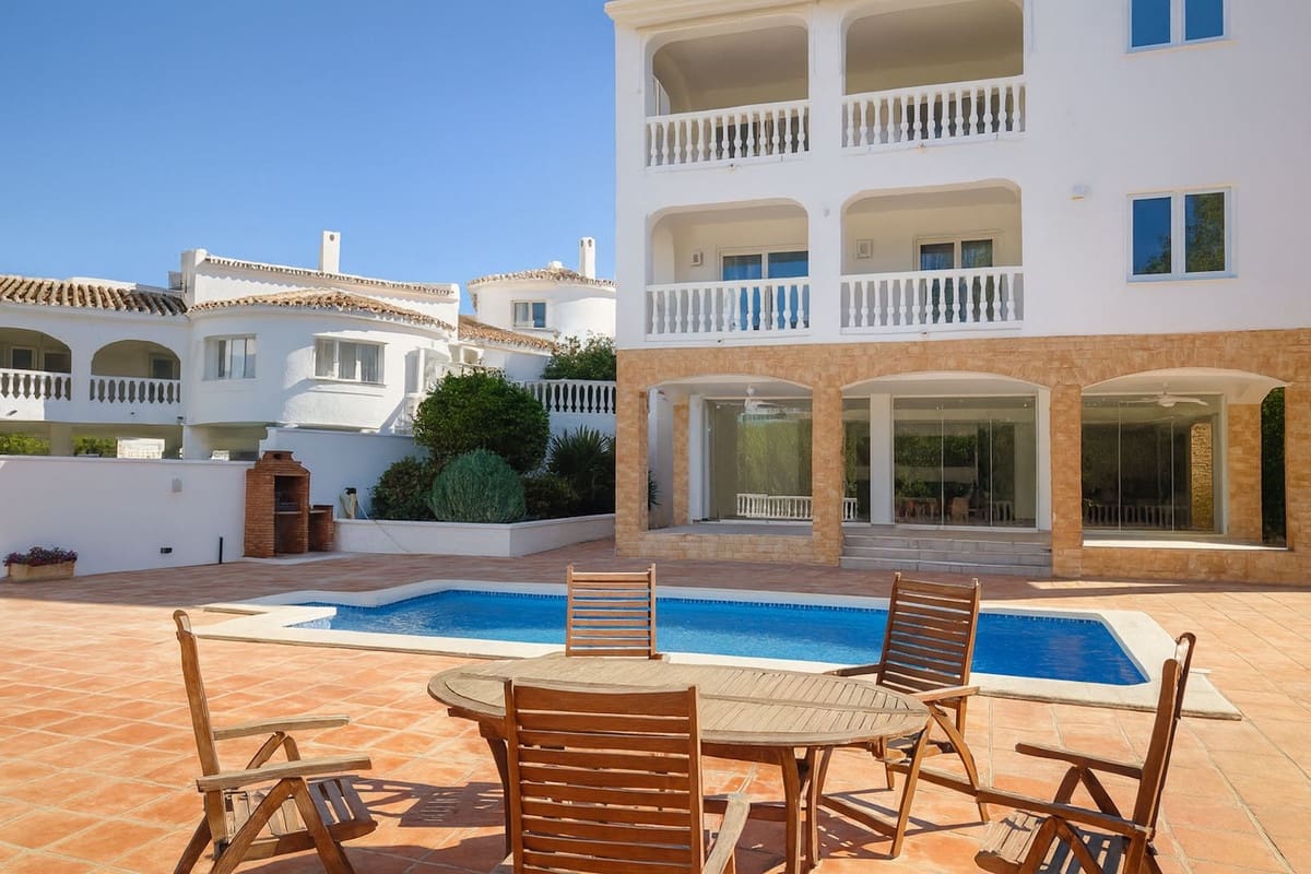 4 soveværelse Villa til salg i Mijas med swimmingpool - € 895.000 (Ref: 9821503)