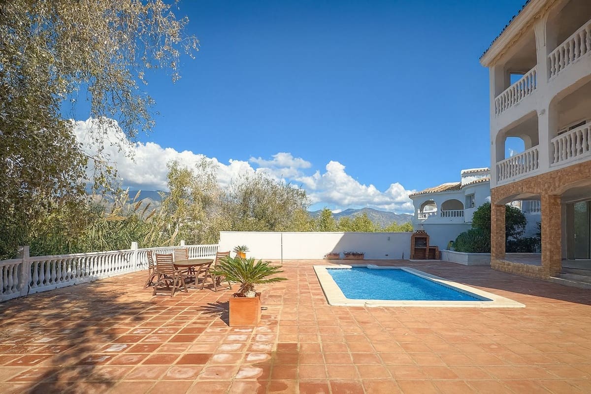4 soveværelse Villa til salg i Mijas med swimmingpool - € 895.000 (Ref: 9821503)