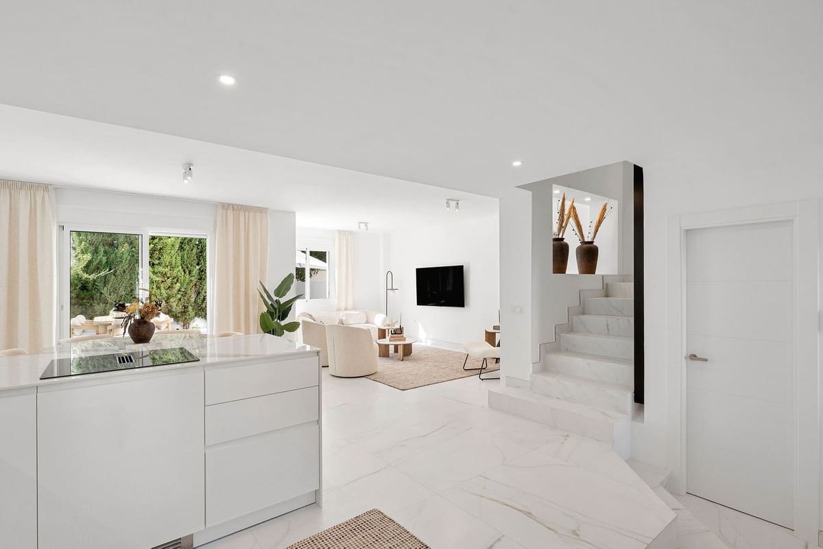 3 slaapkamer Huis te koop in Nueva Andalucia - € 899.000 (Ref: 9821510)