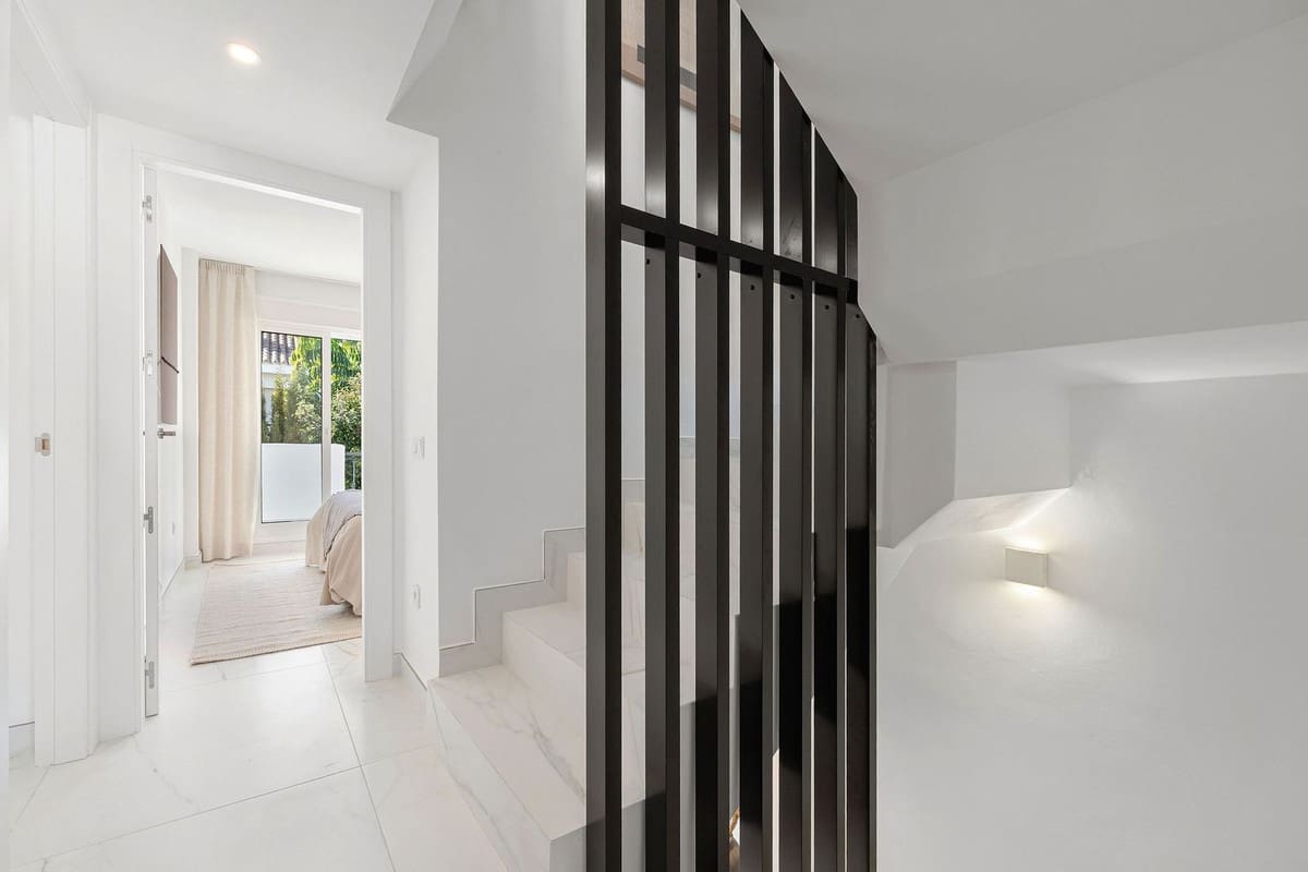 3 slaapkamer Huis te koop in Nueva Andalucia - € 899.000 (Ref: 9821510)