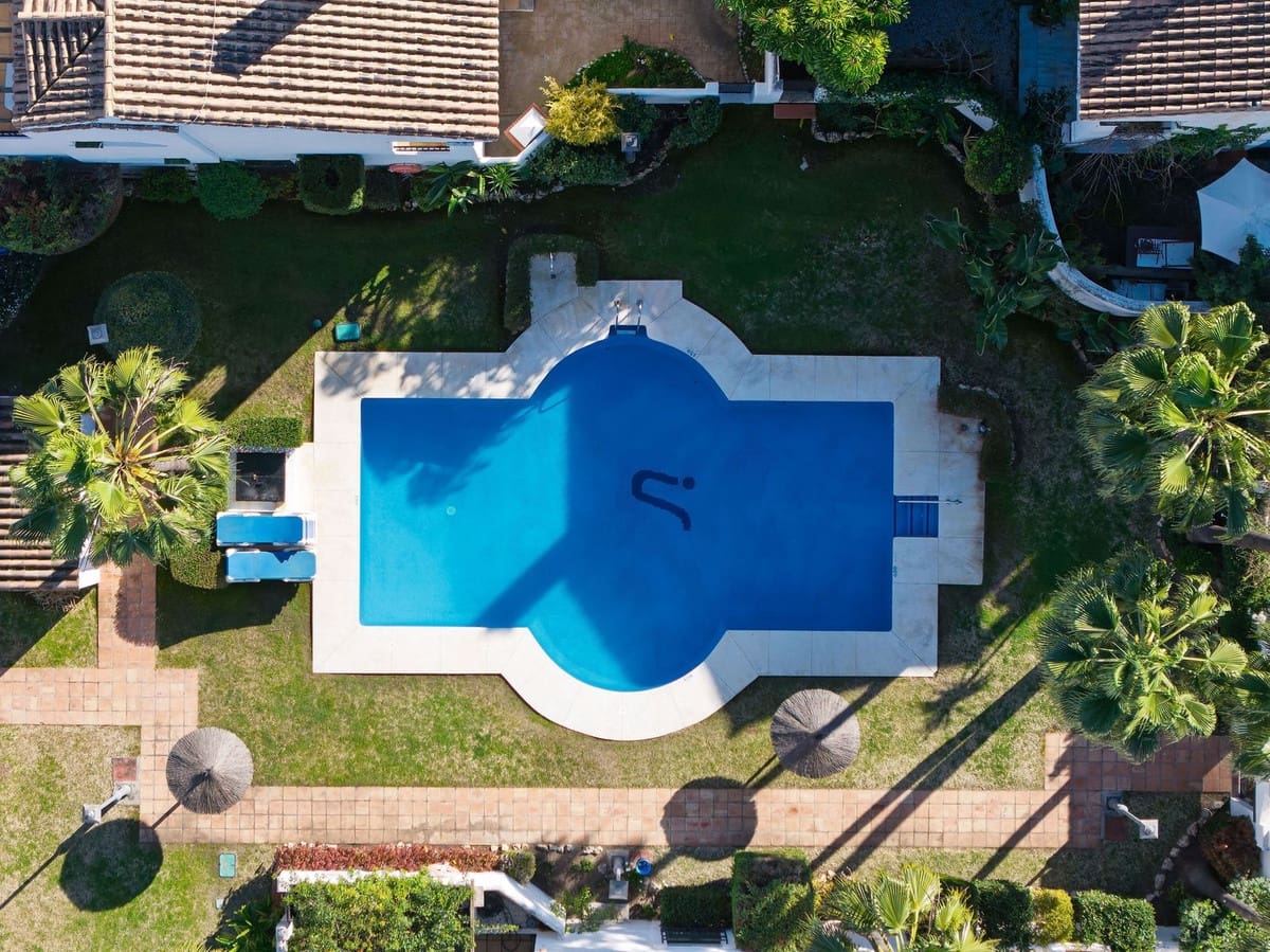3 slaapkamer Huis te koop in Nueva Andalucia - € 899.000 (Ref: 9821510)