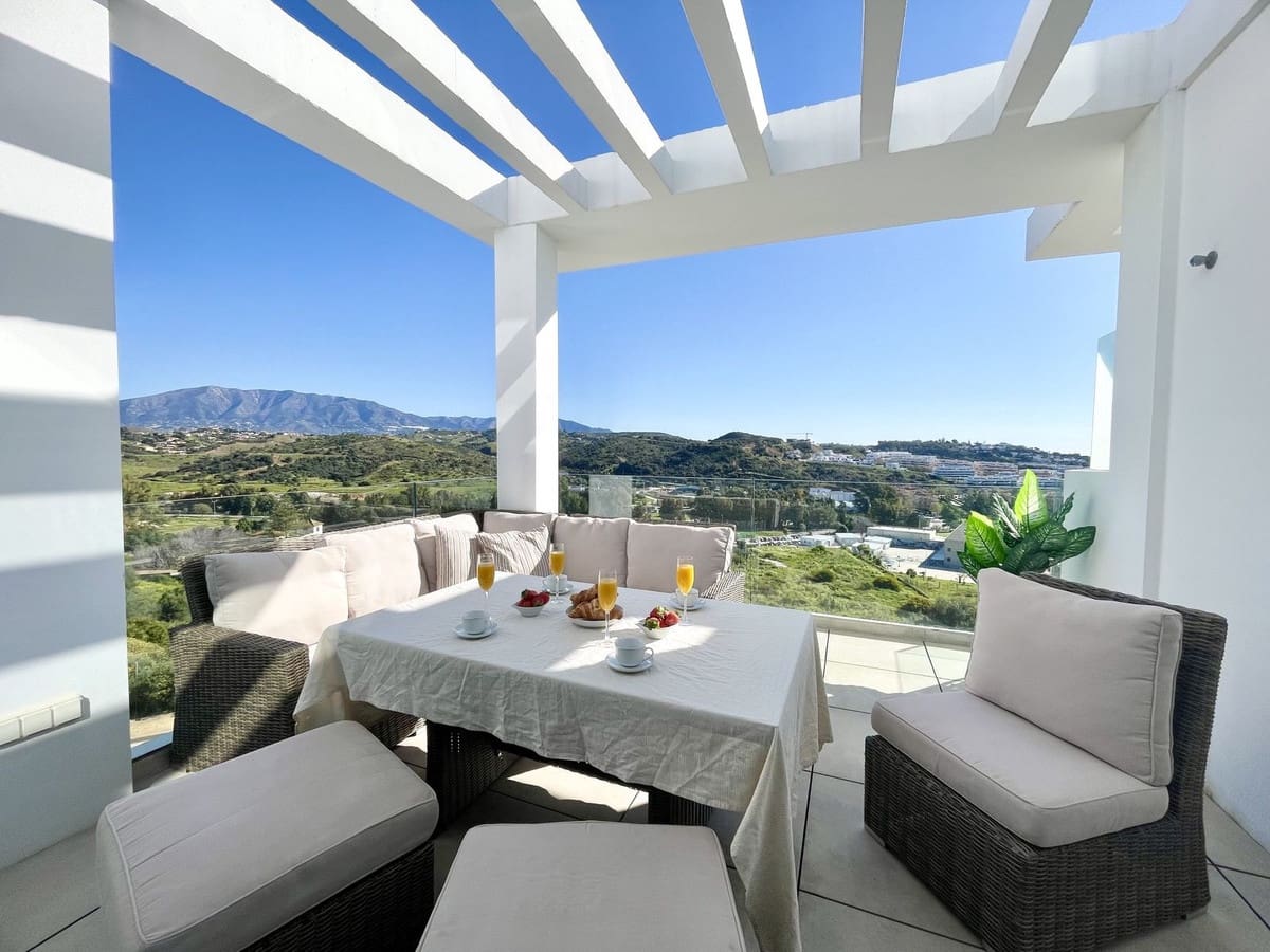 3 bedroom Apartment for sale in La Cala de Mijas - € 610,000 (Ref: 9823878)