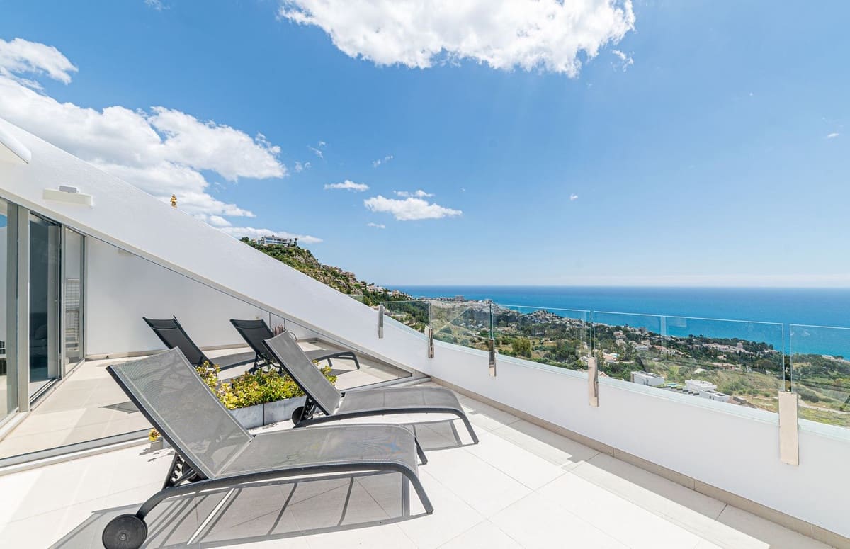 3 makuuhuone Kattohuoneisto myytävänä paikassa Benalmadena - 1 135 000 € (Ref: 9826041)