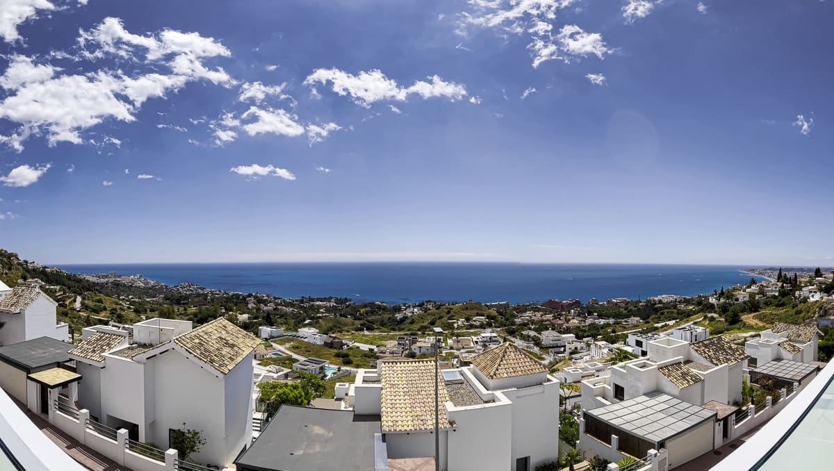 3 makuuhuone Kattohuoneisto myytävänä paikassa Benalmadena - 1 135 000 € (Ref: 9826041)