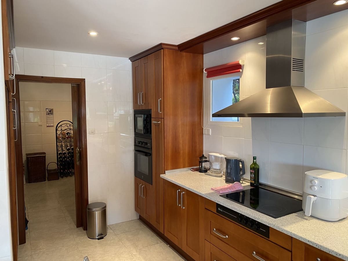 4 bedroom Villa for sale in Mijas with pool - € 985,000 (Ref: 9848131)