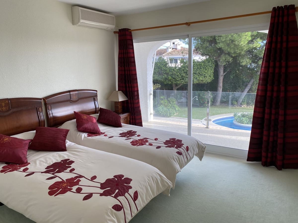 4 bedroom Villa for sale in Mijas with pool - € 985,000 (Ref: 9848131)