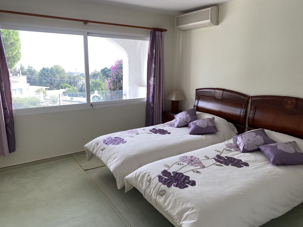 4 bedroom Villa for sale in Mijas with pool - € 985,000 (Ref: 9848131)