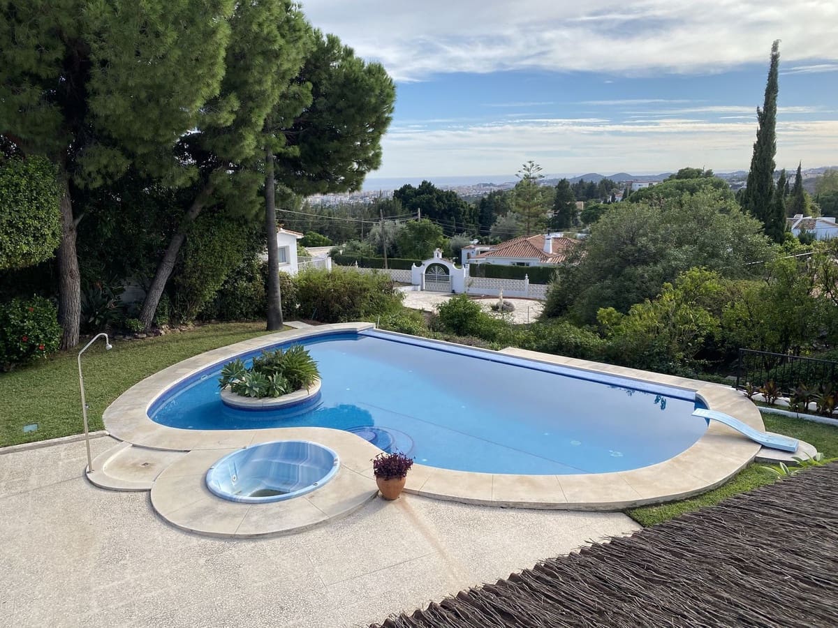 4 bedroom Villa for sale in Mijas with pool - € 985,000 (Ref: 9848131)
