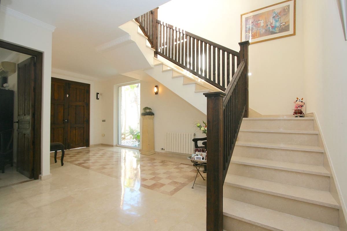 4 bedroom Villa for sale in Valtocado with pool - € 1,850,000 (Ref: 9863651)