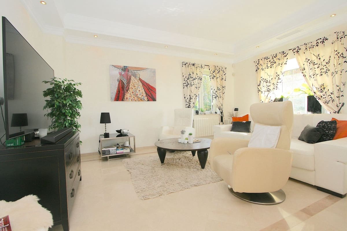 4 bedroom Villa for sale in Valtocado with pool - € 1,850,000 (Ref: 9863651)