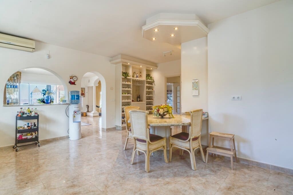 4 soverom Villa til salgs i Valtocado med svømmebasseng - € 1 650 000 (Ref: 9877245)