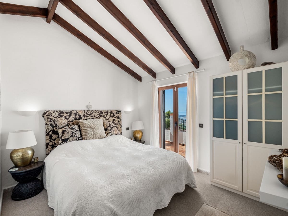 Chalet de 4 habitaciones en Mijas en venta - 995.000 € (Ref: 9877246)