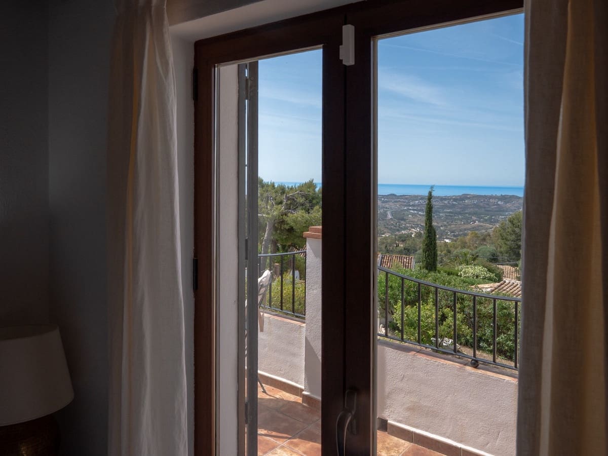 Chalet de 4 habitaciones en Mijas en venta - 995.000 € (Ref: 9877246)