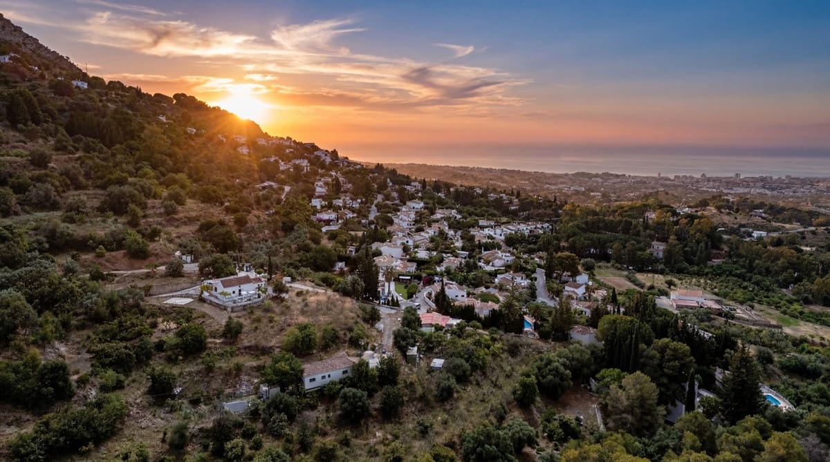 Chalet de 4 habitaciones en Mijas en venta - 995.000 € (Ref: 9877246)