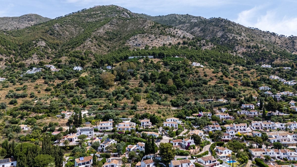 Chalet de 4 habitaciones en Mijas en venta - 995.000 € (Ref: 9877246)