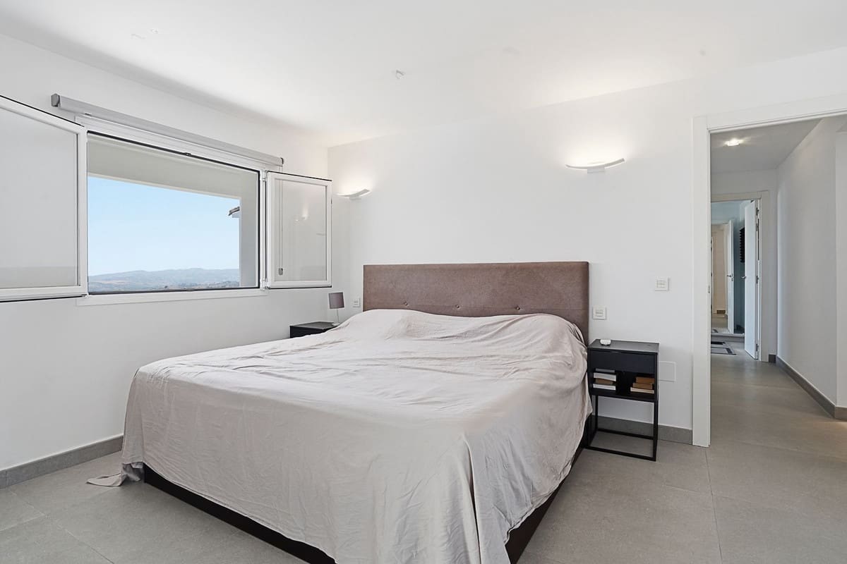 3 bedroom Villa for sale in Mijas with pool - € 1,450,000 (Ref: 9909066)