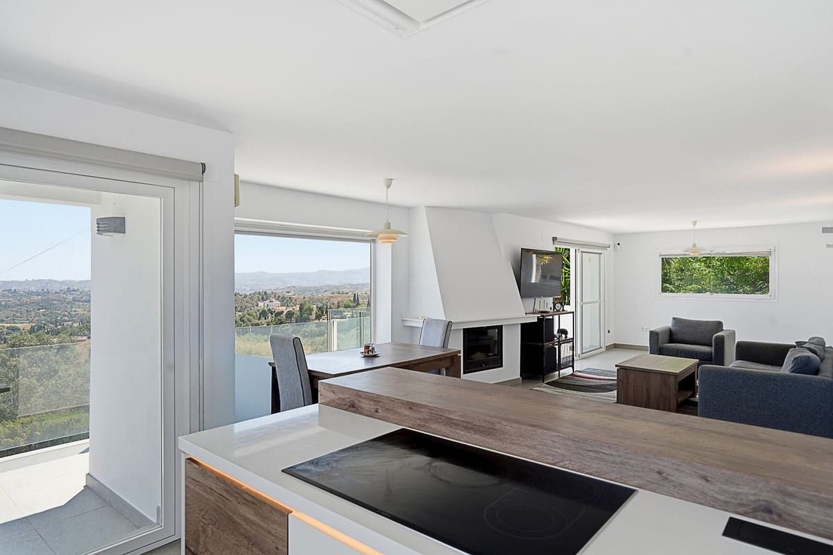 3 bedroom Villa for sale in Mijas with pool - € 1,450,000 (Ref: 9909066)