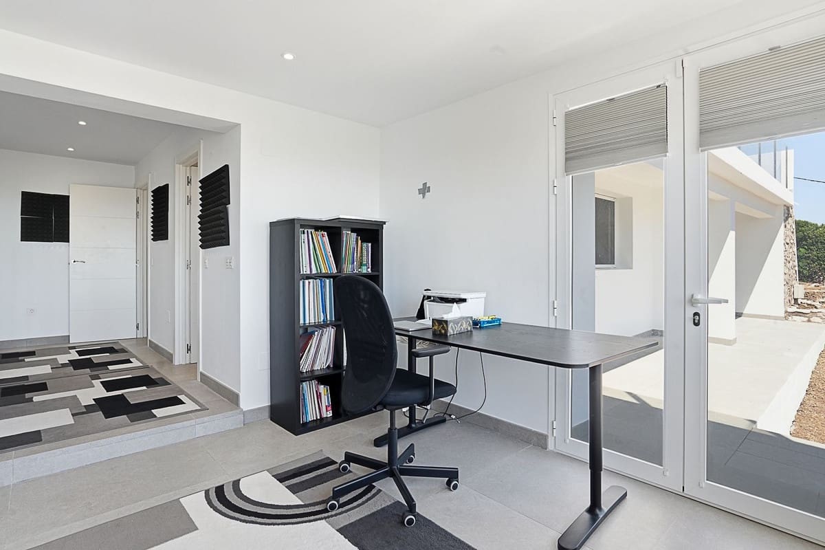 3 bedroom Villa for sale in Mijas with pool - € 1,450,000 (Ref: 9909066)