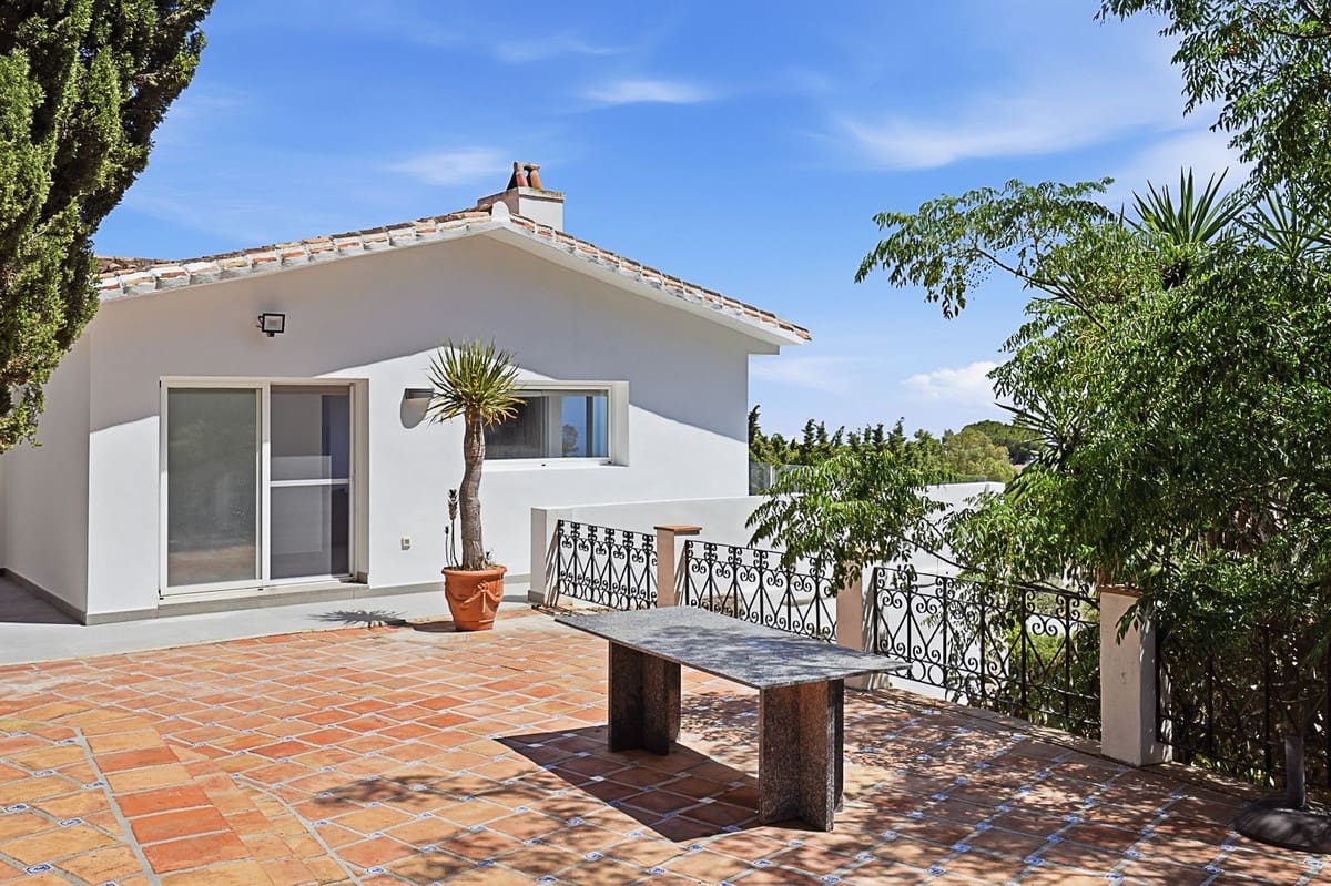3 bedroom Villa for sale in Mijas with pool - € 1,450,000 (Ref: 9909066)